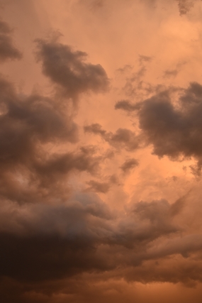 多云的天空图片